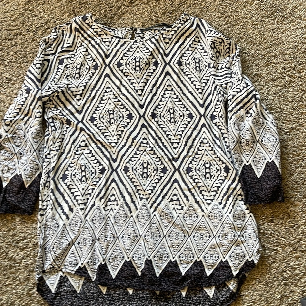Women’s medium  3/4 sleeve shirt.